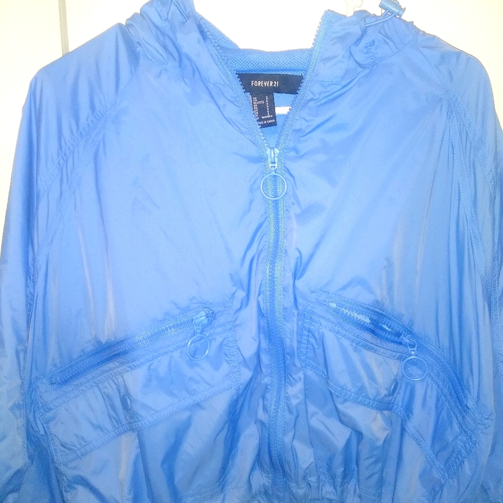 Cropped windbreaker